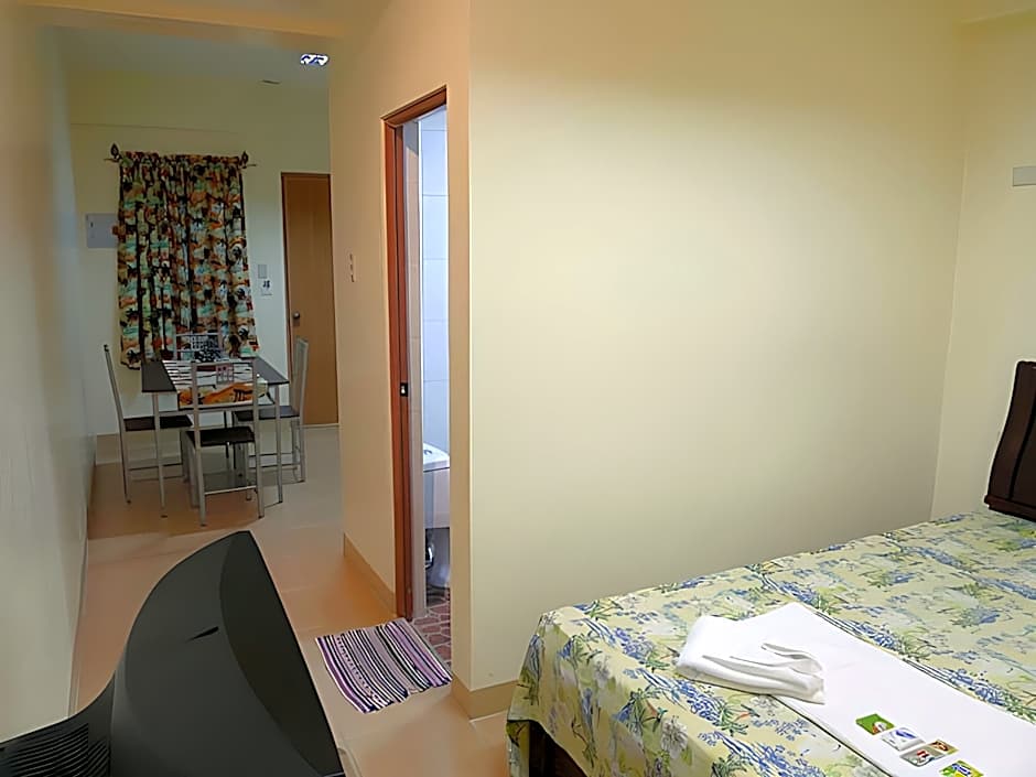 Island Tropic Hotel and Restaurant