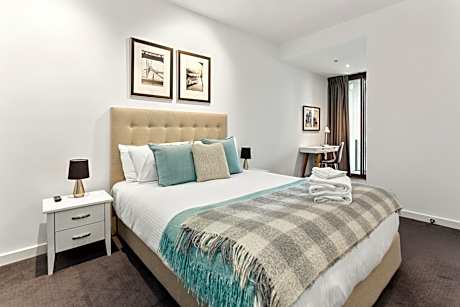 One-Bedroom Apartment with City View