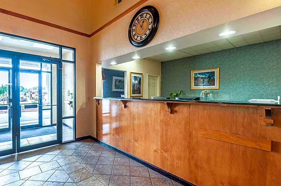Econo Lodge Inn & Suites Middletown