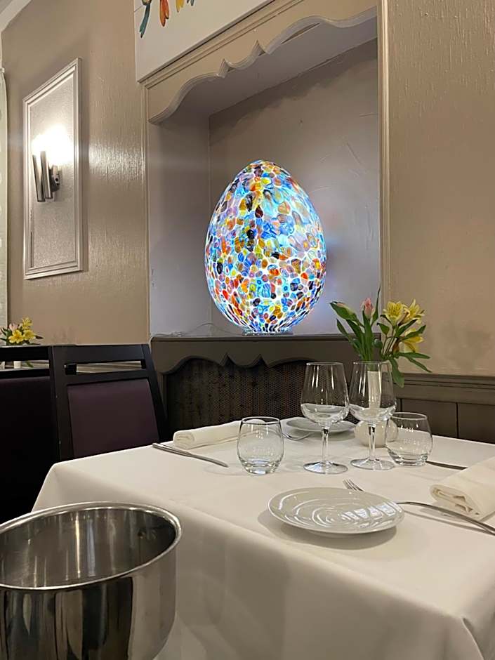 Logis Hôtel Restaurant La Vieille Auberge, Art and Gallery