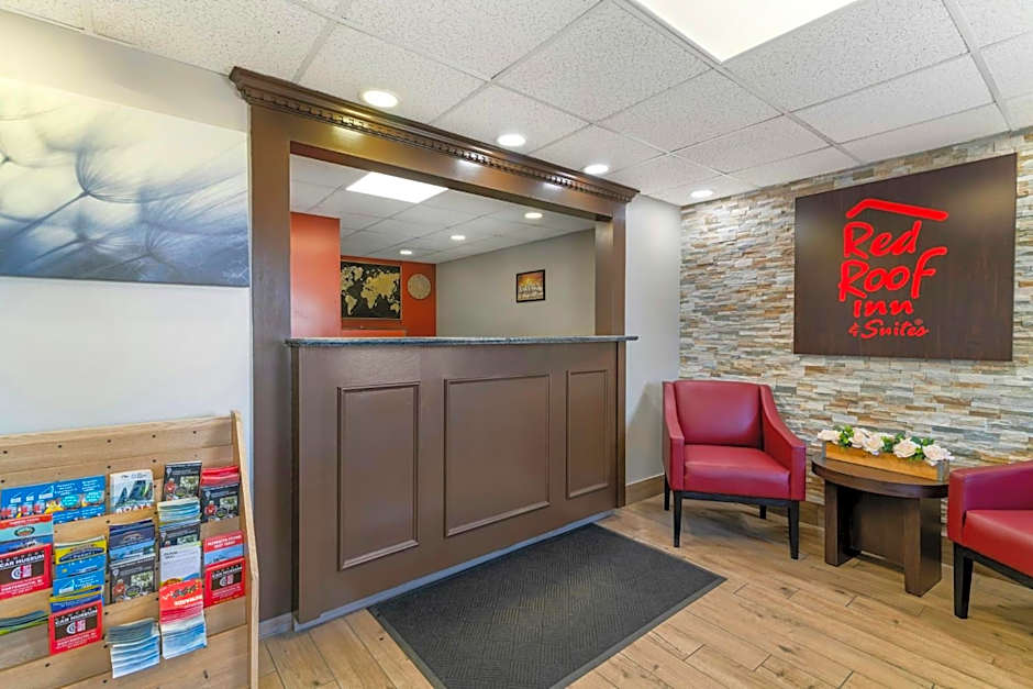 Red Roof Inn & Suites Swansea