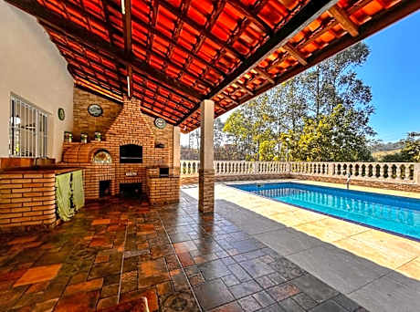 Casa de campo com Wi-Fi, piscina e churrasqueira