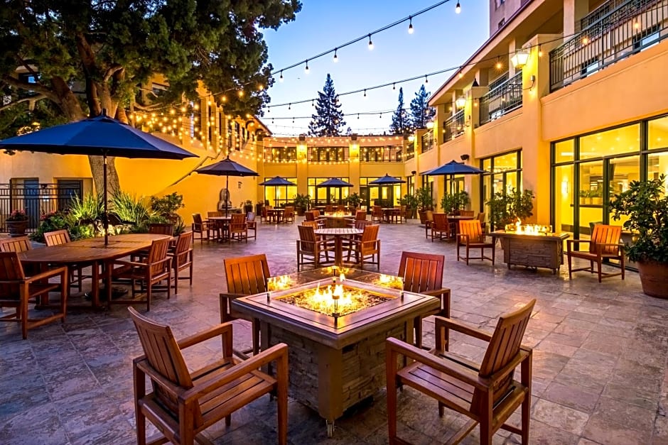 Crowne Plaza Cabana Hotel by IHG