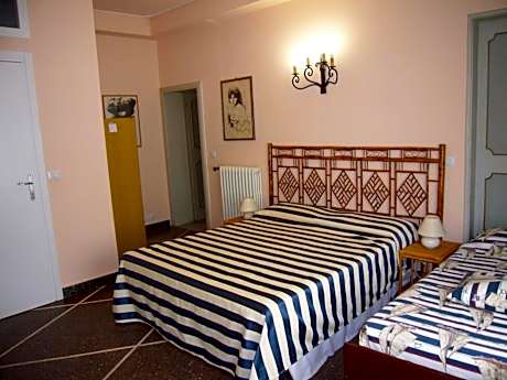 Triple Room with Private Bathroom