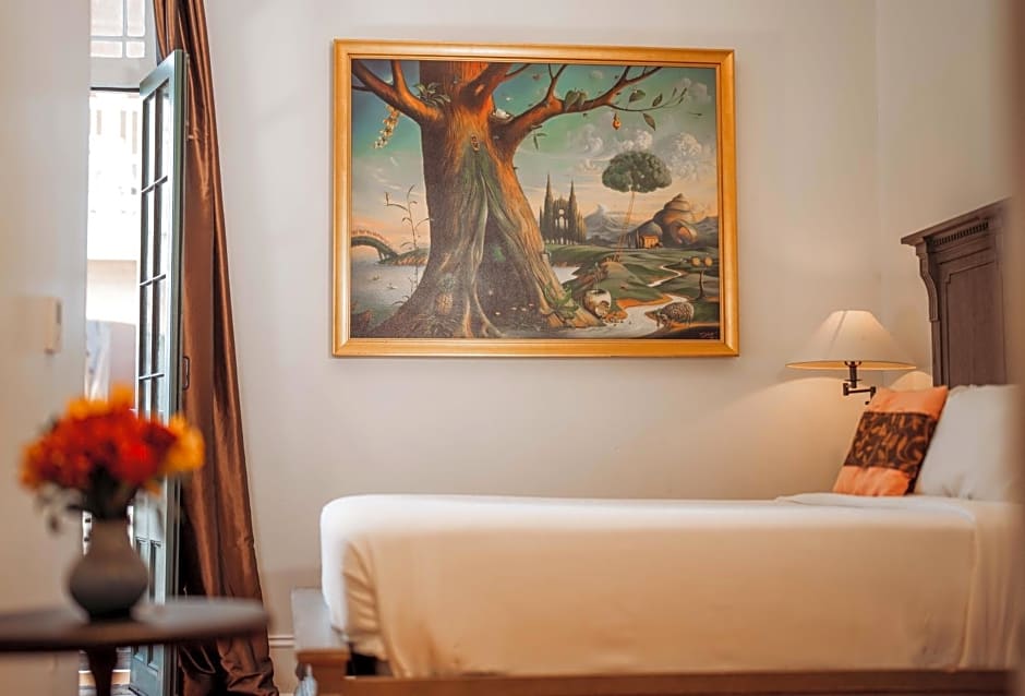 Royal Frenchmen Hotel and Bar