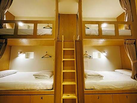 Bed in 8-Bed Mixed Dormitory Room