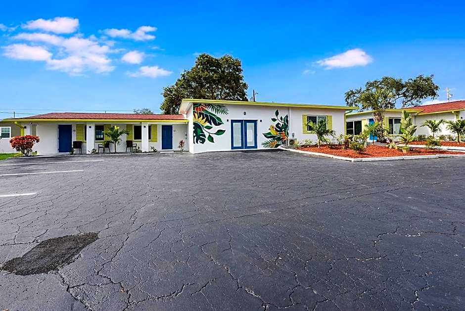 Palm Cove Motel