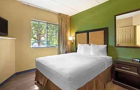 One Bedroom Suite with 1 Queen Bed - Non-Smoking