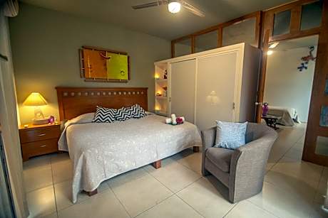 Villa with Garden View