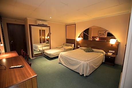 Classic Quadruple Room