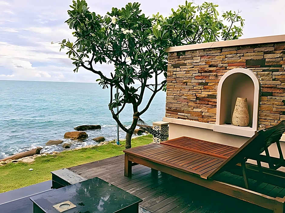 Sea Front Pool Villas by The Sarann