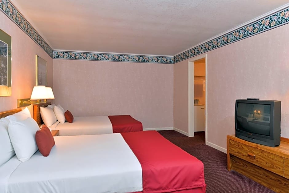 Travelodge by Wyndham Mackinaw City