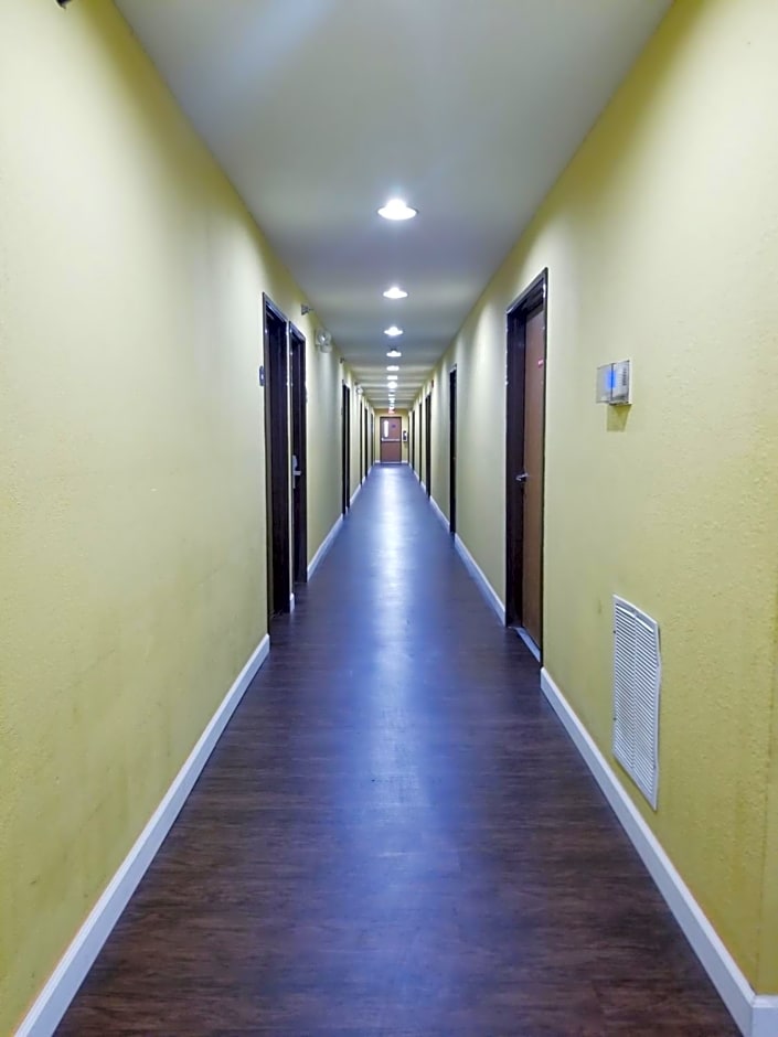 Microtel Inn & Suites By Wyndham Riverside