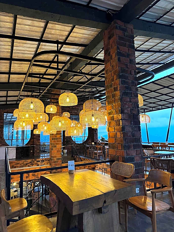 Caldera Hotel & Restaurant