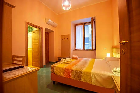 Quadruple Room with Private Bathroom