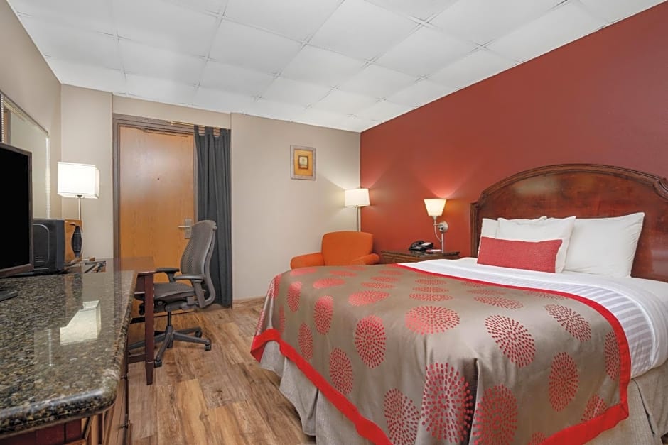 Albert Lea Inn and Suites