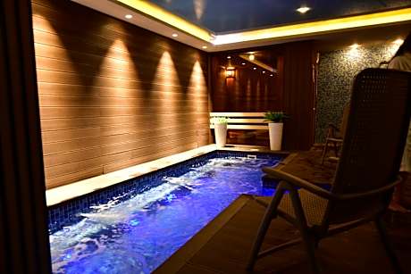 Suite with One King and Two Single Beds with Balcony and Spa Bath - Non-Smoking