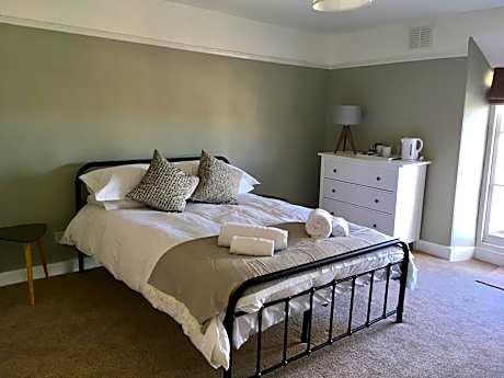 Room 7-King-Premium-Ensuite with Shower-Harbour View