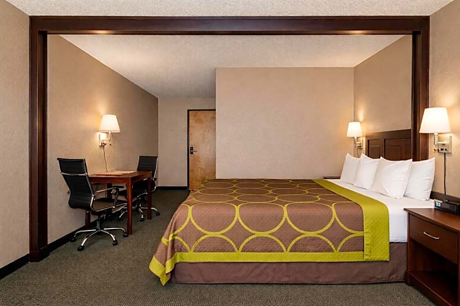 Super 8 by Wyndham Gallup