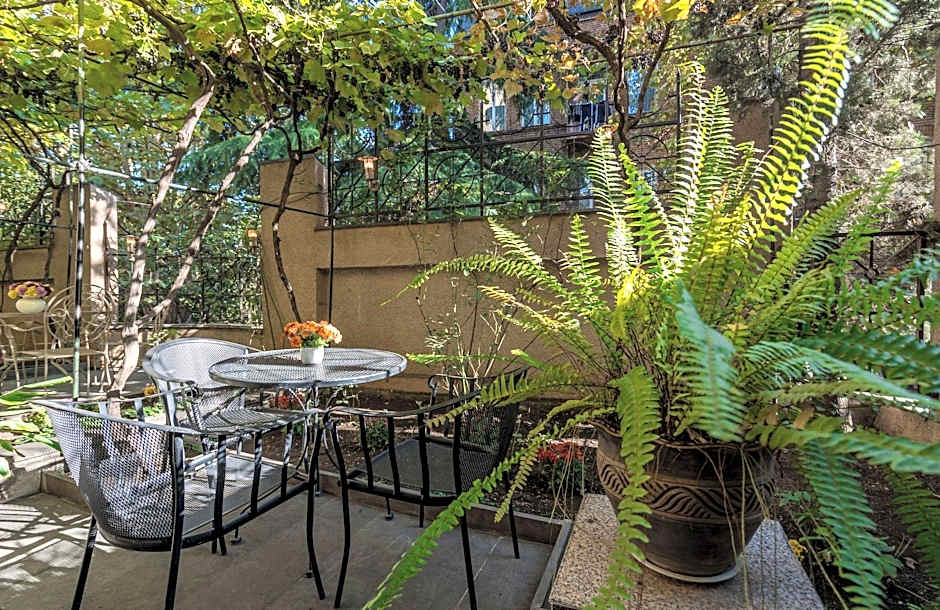 Iliani Hotel