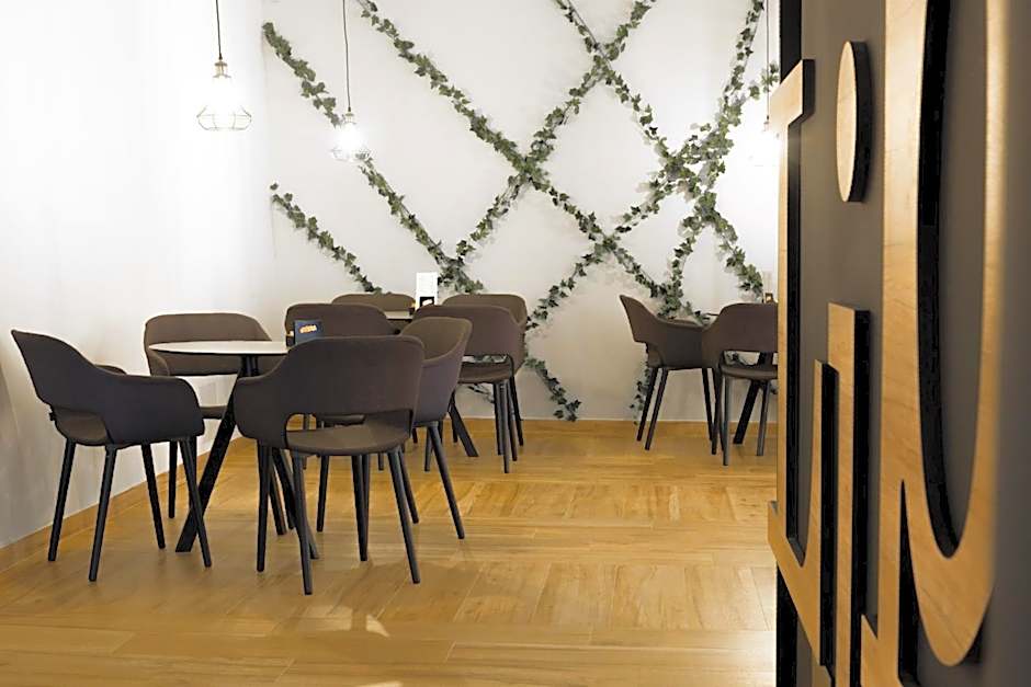 Lipa, Hotel & Bistro