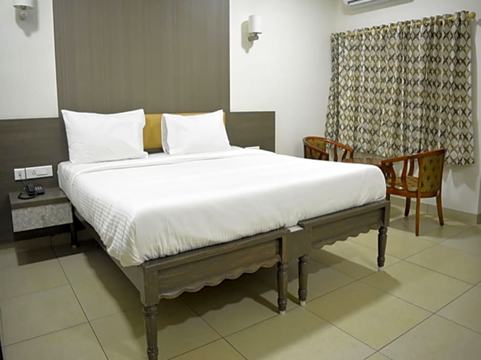 Hotel Sownthariyam
