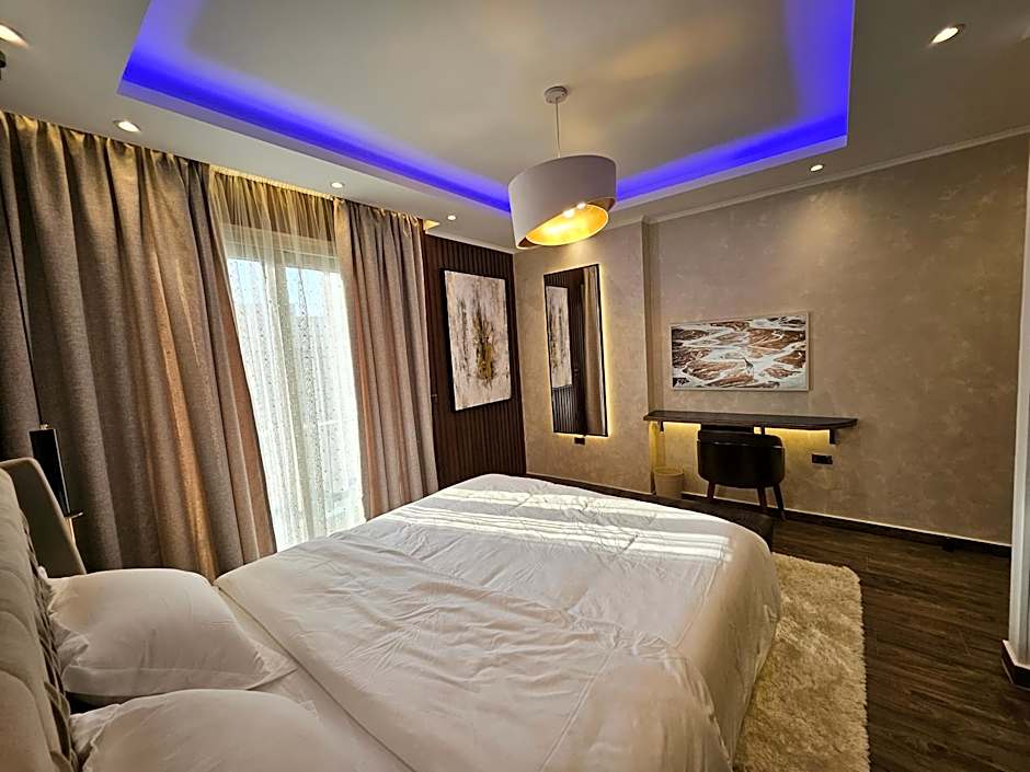 New Cairo's Poolside Oasis