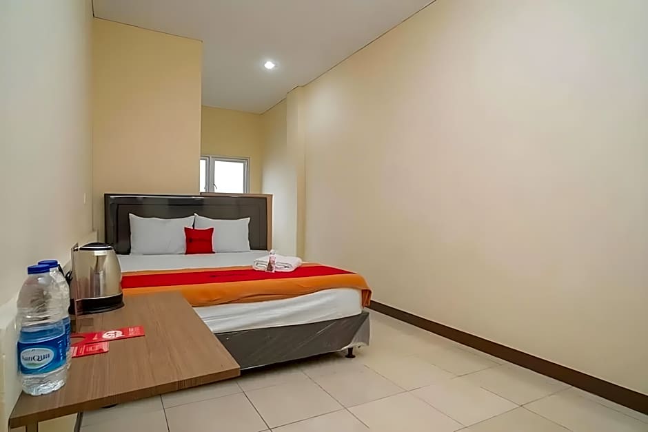 RedDoorz near Stasiun Tangerang