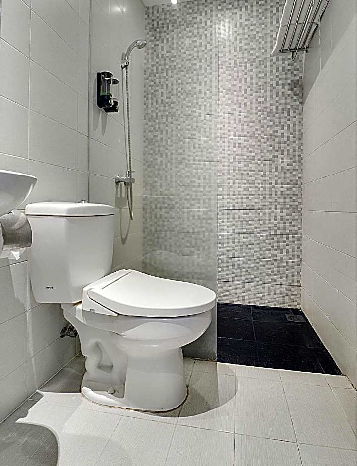 Collection O Cihampelas Near Ciwalk Formerly Regia Cihampelas