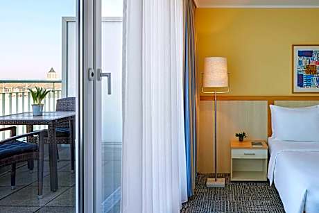 Deluxe Queen Room with Balcony