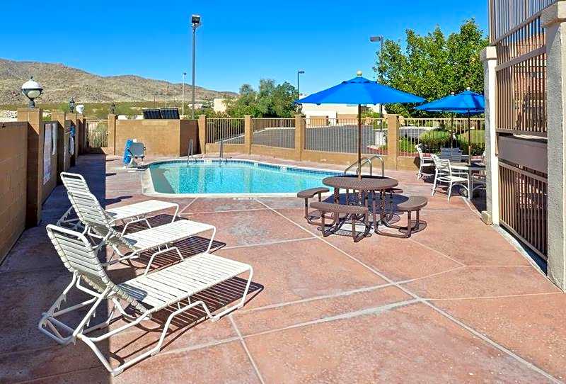 Starlight Inn & Suites Motel 29 Palms Joshua Tree National Park