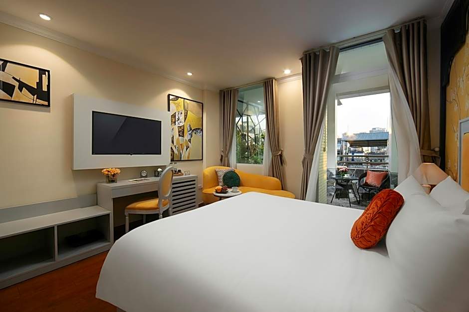 Photo 1 of 16 of Balcony Double - City View Room