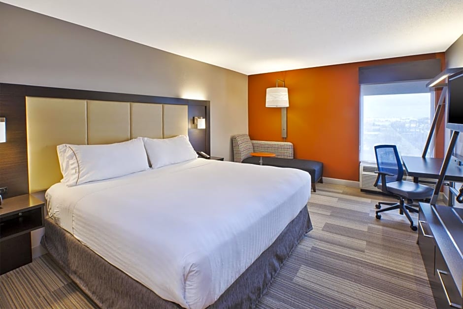 Holiday Inn Express & Suites Chicago-Midway Airport, an IHG Hotel