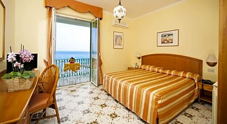 Double or Twin Room with Sea View