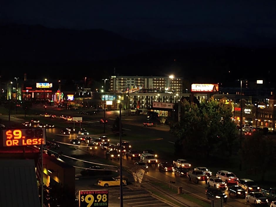 Mountain Vista Inn & Suites - Near the Island inPigeon Forge