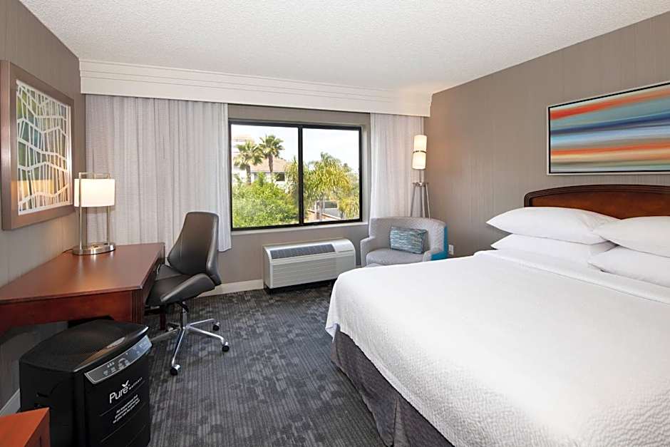Courtyard by Marriott Oakland Airport