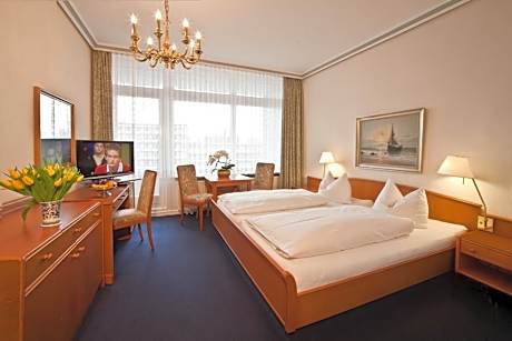 Single Room with Balcony and Land View