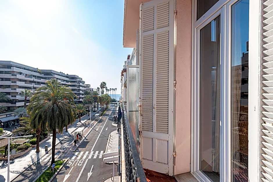 Modern Waikiki Hotel