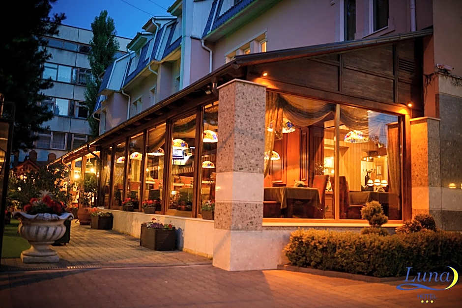 Luna Hotel