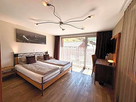 Quadruple Room with Matterhorn View