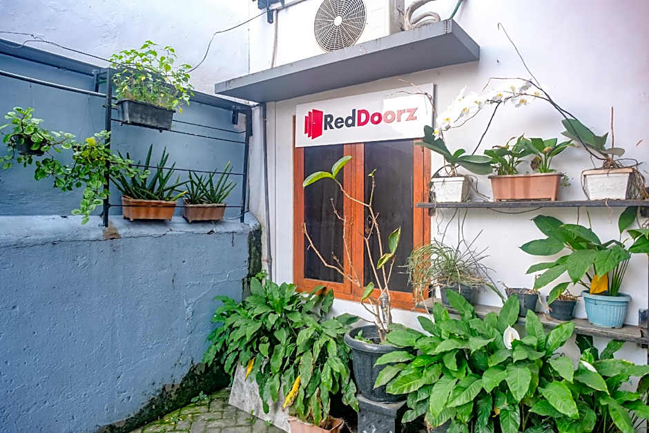 RedDoorz @ Jalan Kedawung