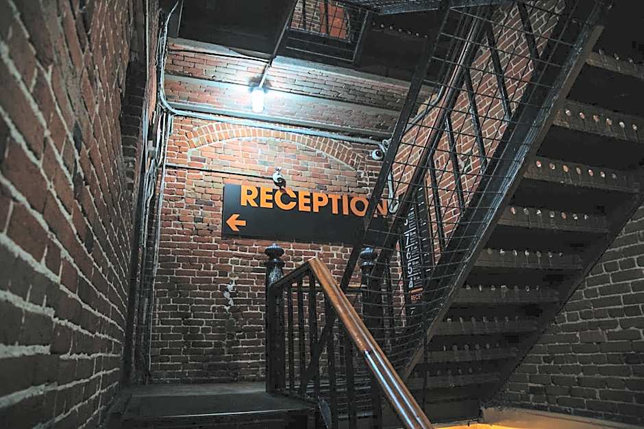 Saintlo Ottawa Jail Hostel