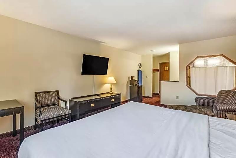 Econo Lodge Whitehall Near Michigan's Adventure
