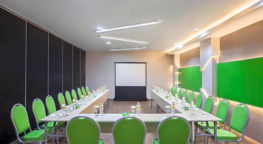 Maxonehotels At Tidar Surabaya