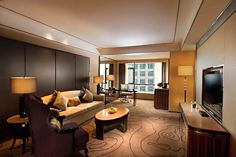 Deluxe King Suite - Lounge Access