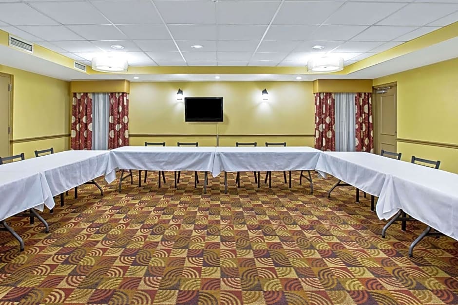 La Quinta Inn & Suites by Wyndham Salina