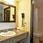 Econo Lodge Inn & Suites Clearwater Central