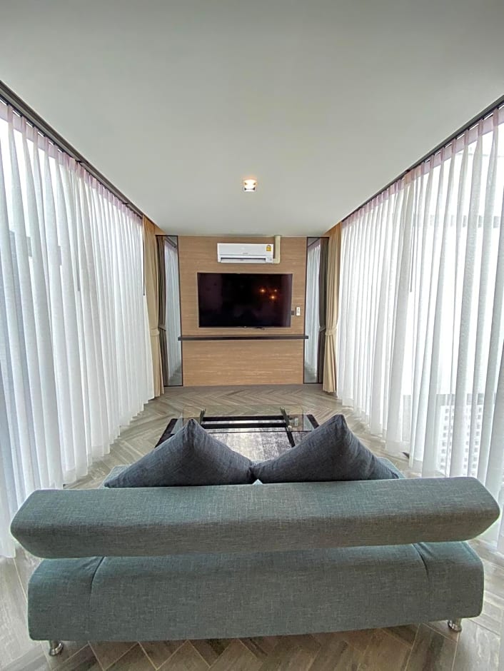 The Gold Living Life