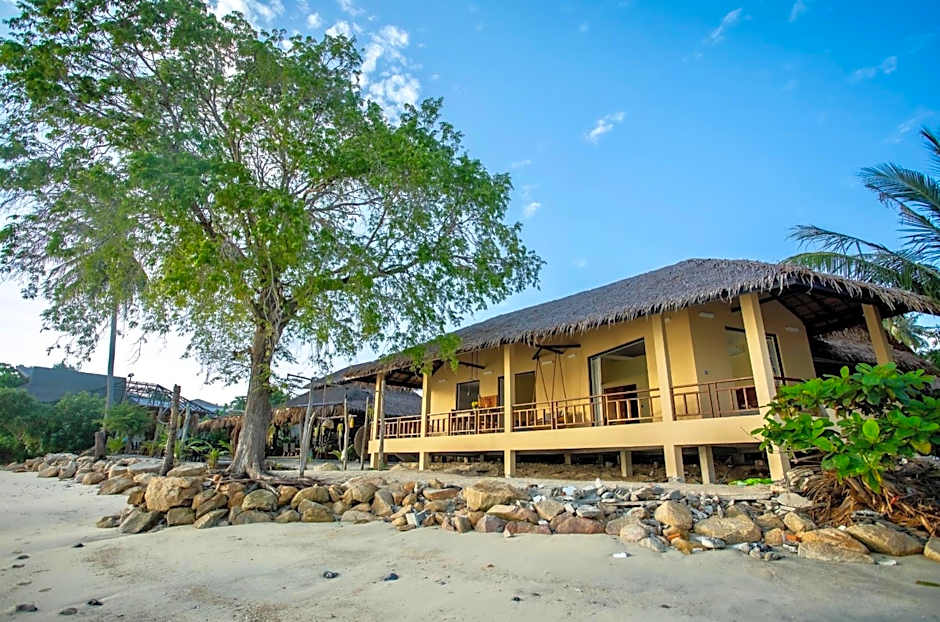 Absolute Beachfront Villas