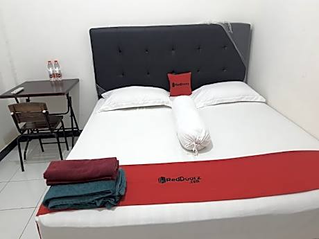 RedDoorz @ Permana Homestay near Supadio Airport Pontianak